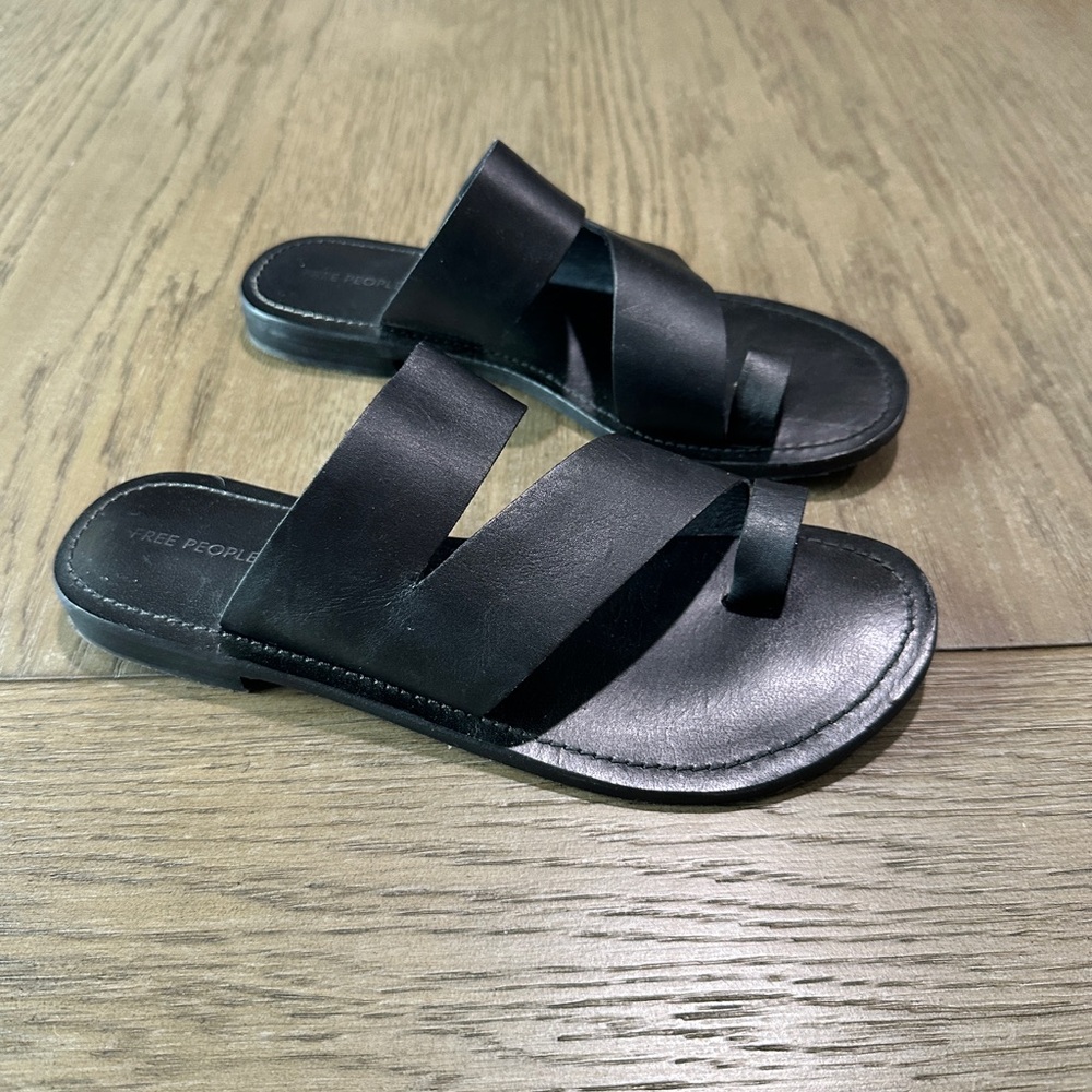 Free People Toe Ring Sandals Size EU 37 / U.S. 6.5-7 Black - Picture 2 of 9